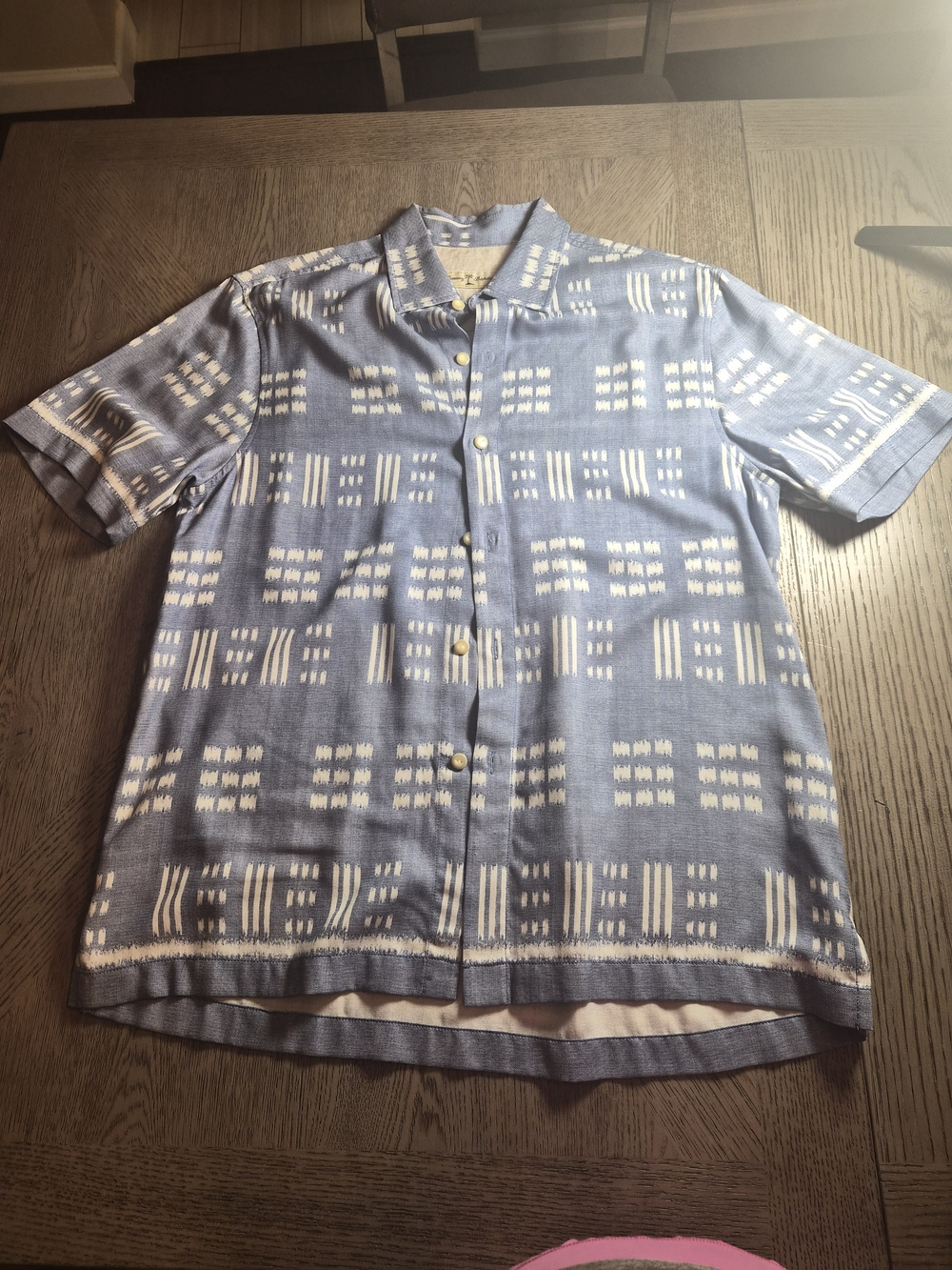Tommy Bahama Light Blue & White Short-Sleeve Button-Up Shirt